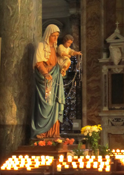 Статуя Мадонны Розария. Санта-Мария-сопра-Минерва, Рим 